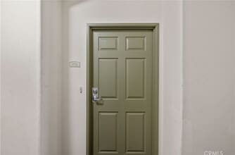 9610 Zelzah Ave, Unit 306 in Northridge, CA - Foto de edificio - Building Photo
