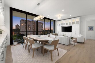 2425 Peachtree Rd NE in Atlanta, GA - Foto de edificio - Building Photo