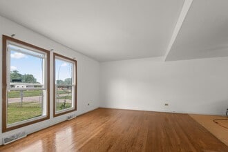 1219 Broadway Avenue in North Chicago, IL - Foto de edificio - Building Photo