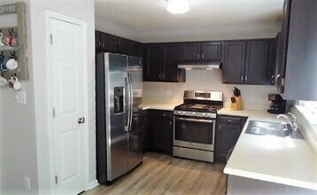 245 Hallwood Ct in Holly Springs, NC - Building Photo - Building Photo