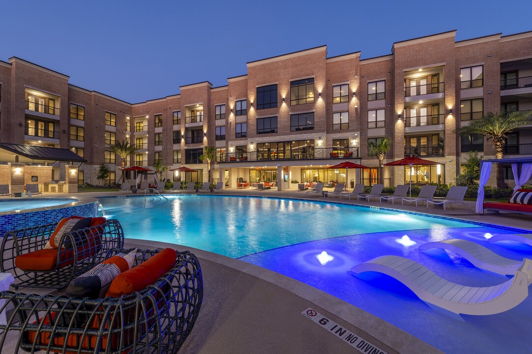 Ivy Lofts in Pearland, TX - Building Photo