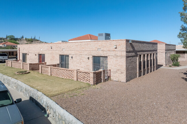 Mountainside Village Condominiums in El Paso, TX - Foto de edificio - Building Photo