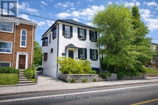 118 Eastwood Rd in Toronto, ON - Building Photo