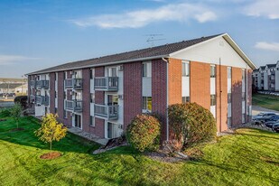 Point Saint Germain West in St. Cloud, MN - Building Photo