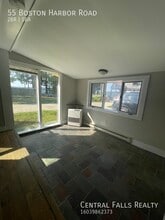 55 Boston Harbor Rd in Dover, NH - Foto de edificio - Building Photo