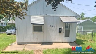 1021 Center Point Rd NE