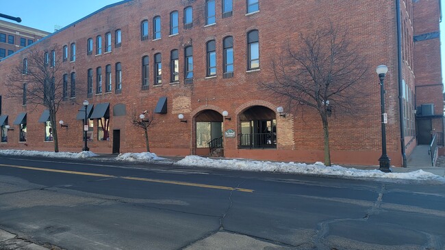 222 Jay St, Unit 305 in La crosse, WI - Foto de edificio - Building Photo