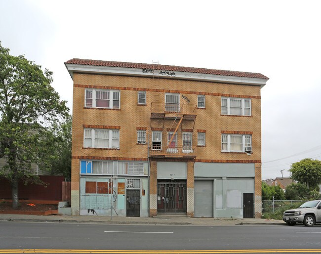 2042-2046 International Blvd in Oakland, CA - Building Photo - Building Photo