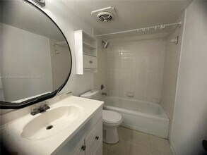 6675 W 26th Ct in Hialeah, FL - Building Photo - Building Photo