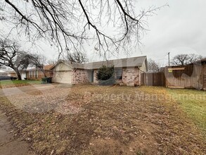 6227 Kelly Elliott Rd in Arlington, TX - Building Photo - Building Photo