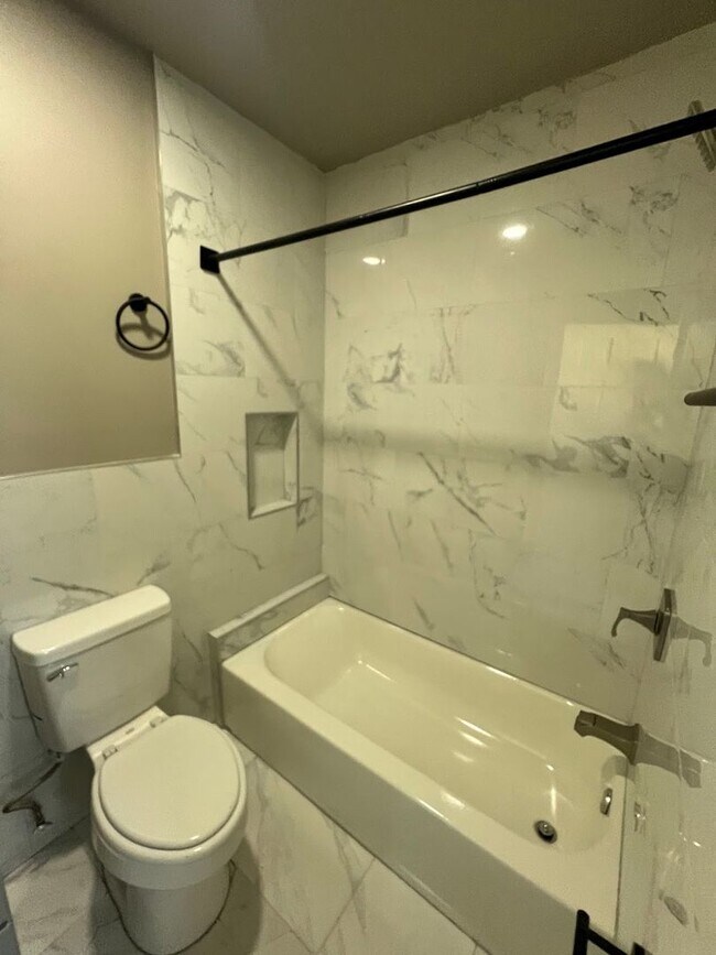 648 S 17th St-Unit -Apt 1 in Reading, PA - Building Photo - Building Photo