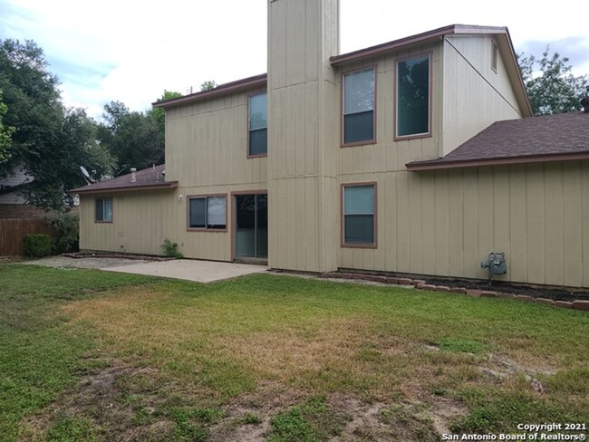 105 Splitrock Ln in Universal City, TX - Building Photo - Building Photo