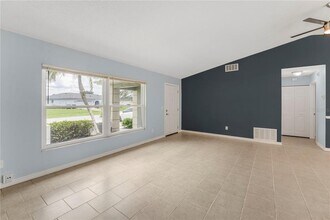 332 Iowa Woods Cir W in Orlando, FL - Building Photo - Building Photo