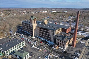 624 Washington St in Coventry, RI - Building Photo