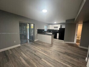 451 NE 136th St in North Miami, FL - Building Photo - Building Photo
