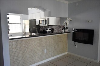 10177 Sailwinds Blvd S in Largo, FL - Building Photo - Building Photo