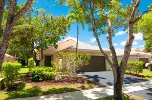 4420 Dogwood Cir in Weston, FL - Building Photo