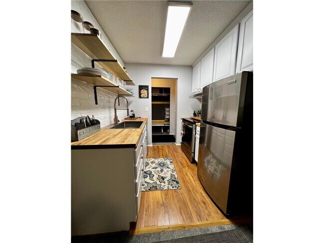 4371 Wilshire Blvd-Unit -304 in Mound, MN - Building Photo - Building Photo