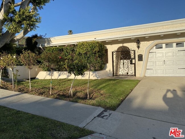 3900 Castlerock Rd in Malibu, CA - Building Photo - Building Photo