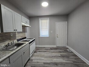 5552 Addison St in Philadelphia, PA - Building Photo - Building Photo