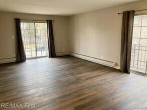 512 W 4th St, Unit 3 in Royal Oak, MI - Building Photo - Building Photo