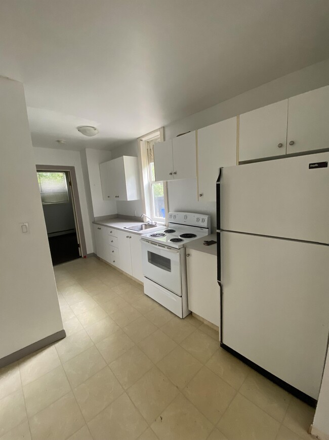 2353 Ottawa St in Regina, SK - Building Photo - Building Photo
