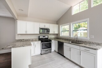884 Rose Cir SW in Atlanta, GA - Building Photo - Building Photo