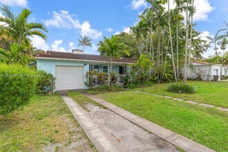 149 Fern Way in Miami Springs, FL - Building Photo - Building Photo