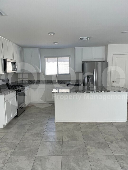 8807 E Stone Meadow Cir in Tucson, AZ - Foto de edificio