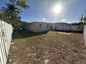 728 SW 6th St in Dania Beach, FL - Foto de edificio - Building Photo