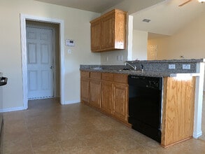 100 Camden Ct in Irving, TX - Foto de edificio - Building Photo