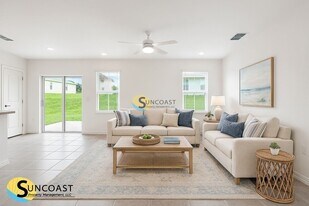 8271 N Wakefield Dr in Dunnellon, FL - Building Photo