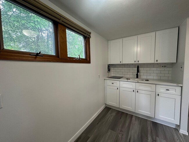 6 Quebec Dr in Huntington Station, NY - Building Photo - Building Photo