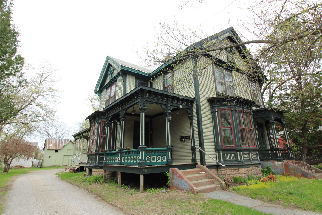 115-117 N Union St in Burlington, VT - Building Photo