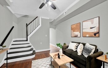 210 N Glover St in Baltimore, MD - Foto de edificio - Building Photo