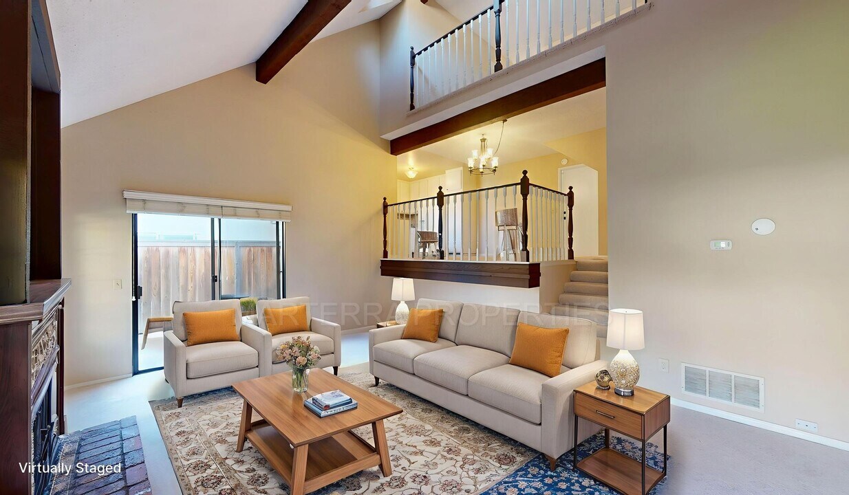 2436 Brittany Woods Ln in Costa Mesa, CA - Building Photo