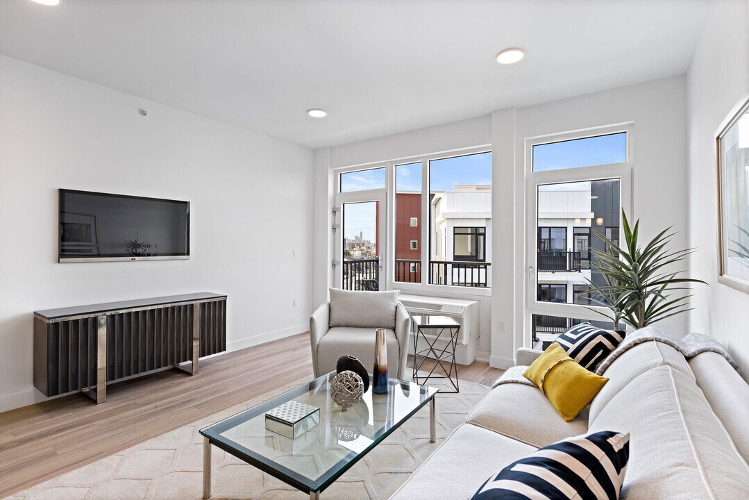 5711 John F. Kennedy Blvd in North Bergen, NJ - Building Photo