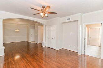 2100 Welch St in Houston, TX - Building Photo - Building Photo