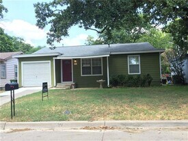 216 Elm St in Hurst, TX - Building Photo