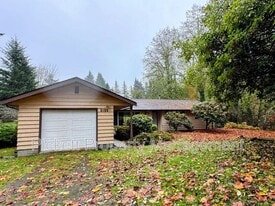 3100 Armstrong Ln NE in Bremerton, WA - Building Photo