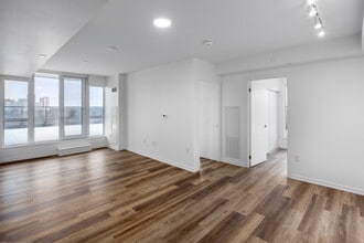 LNX Residences in Toronto, ON - Building Photo - Interior Photo