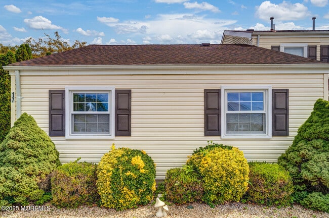 property at 17 Gibraltar Ct