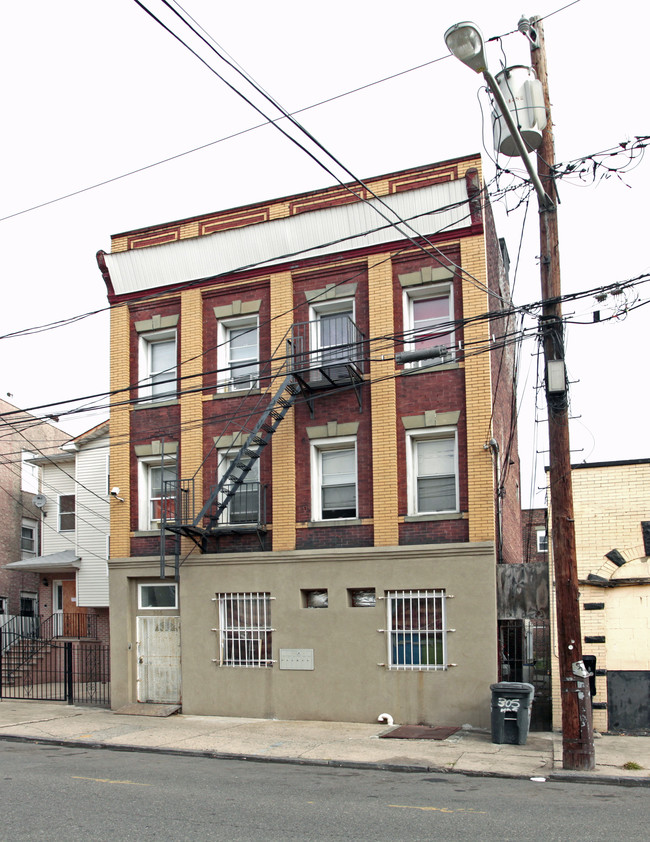 305 Magnolia Ave in Elizabeth, NJ - Building Photo - Building Photo