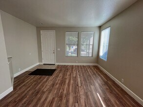 10058 Van Brocklin Way in Elk Grove, CA - Building Photo - Building Photo