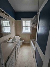 711 W Hanssler Pl in Peoria, IL - Building Photo - Building Photo
