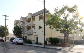 Ratner Apartments in Sun Valley, CA - Building Photo