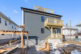 43 Wright Ave, Unit 2 in Medford, MA - Foto de edificio - Building Photo