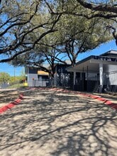 La Madera in Dallas, TX - Building Photo - Building Photo