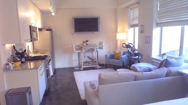 35 Fay St, Unit 410 in Boston, MA - Building Photo - Building Photo