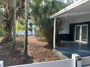 6810 SW 70th Ave in Miami, FL - Building Photo - Building Photo